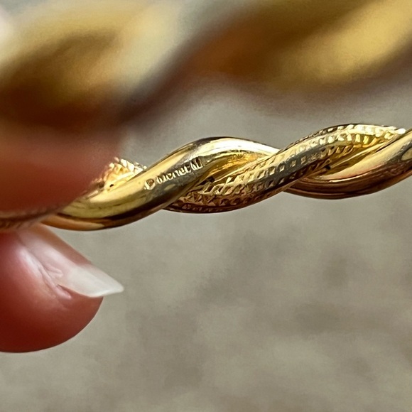 TWISTED Monet Vintage Golden Bangle - Picture 4 of 4